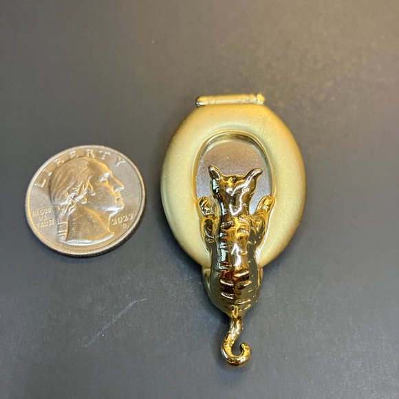 80s Vintage AJC Goldtone Cat Looking into Toilet Mirror Cat Pin Brooch - Picture 6 of 9